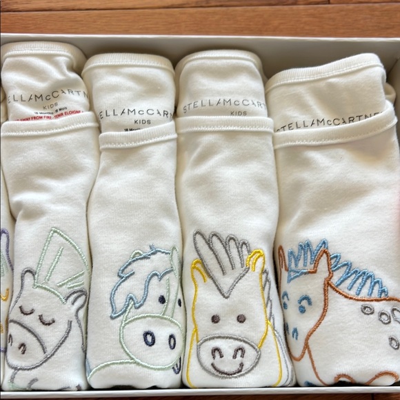 Stella McCartney kids long sleeve onesie gift set ! NWT set of 7 sz 18th - Picture 3 of 7